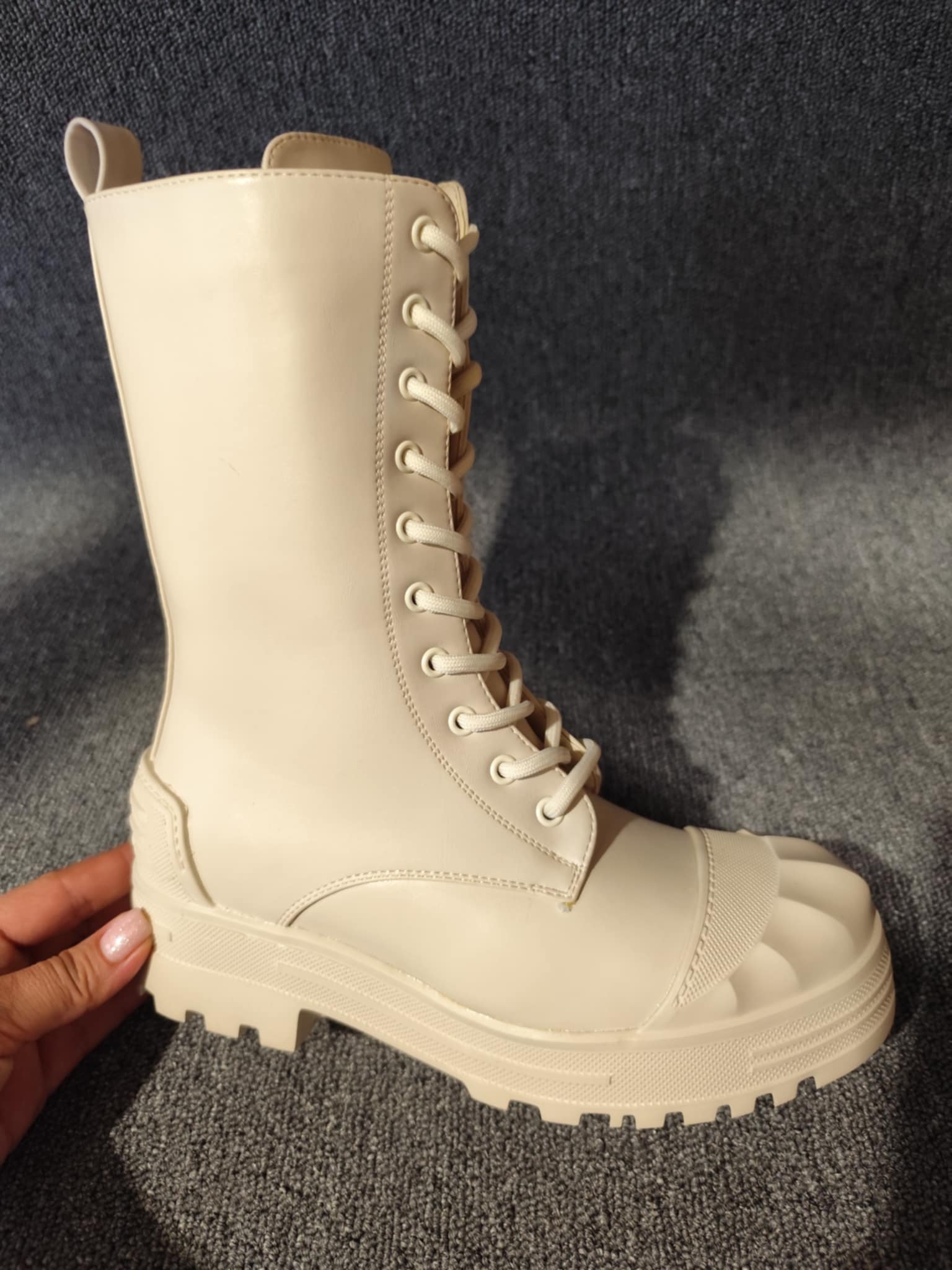 ДАМСКИ БОТИ 