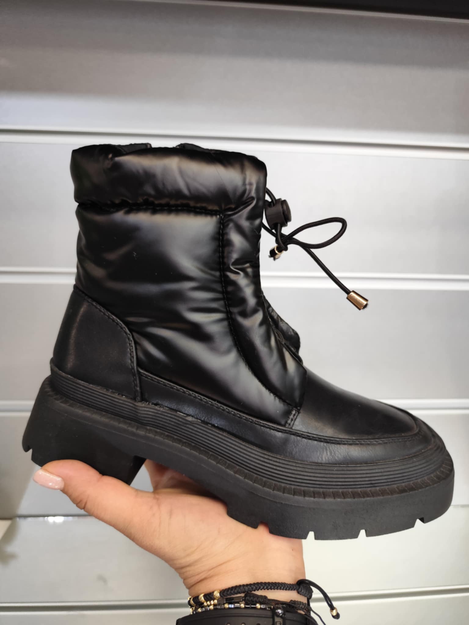 ДАМСКИ БОТИ 