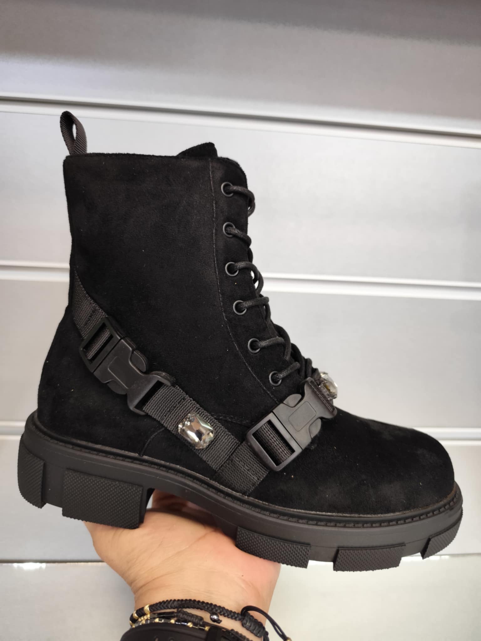 ДАМСКИ БОТИ