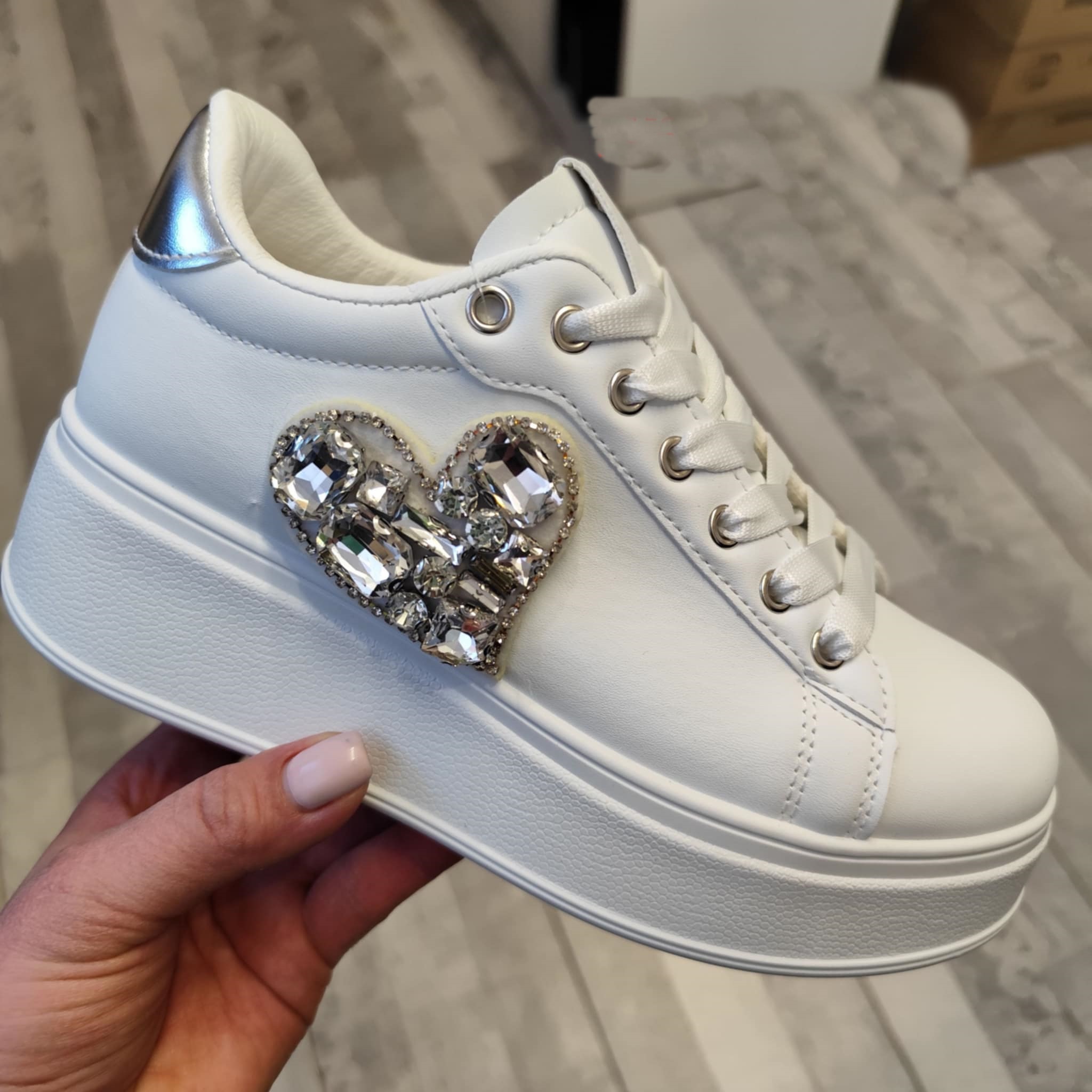 ДАМСКИ КЕЦОВЕ