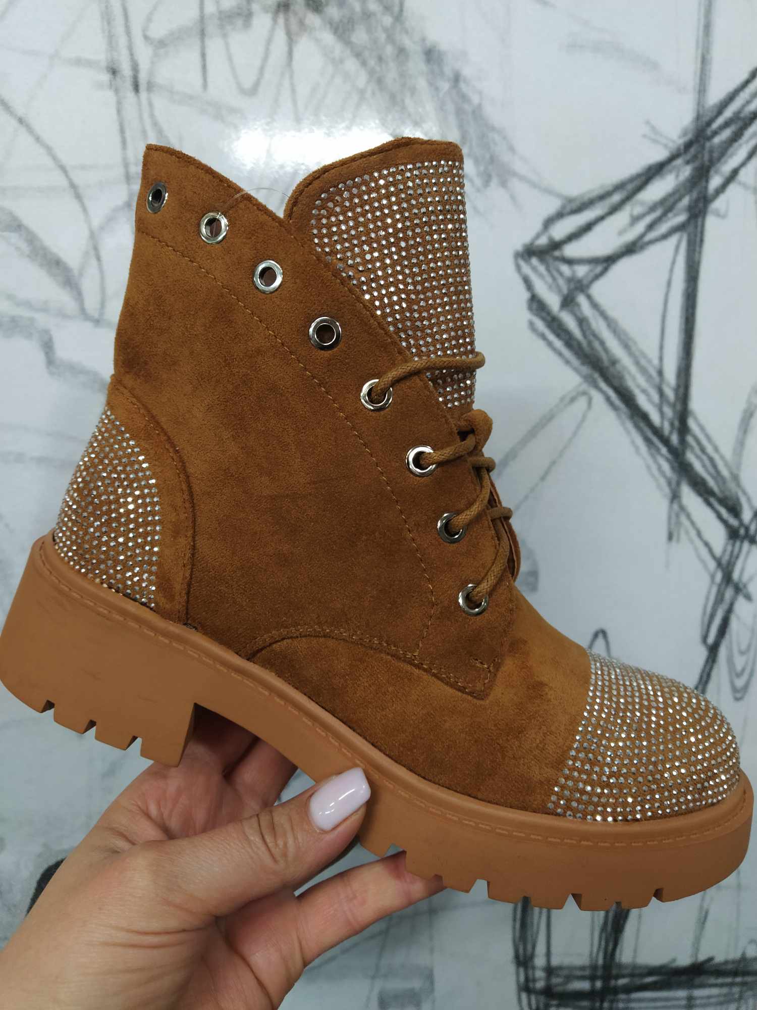 ДАМСКИ БОТИ 