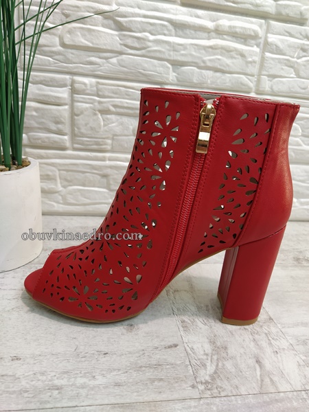 ДАМСКИ БОТИ